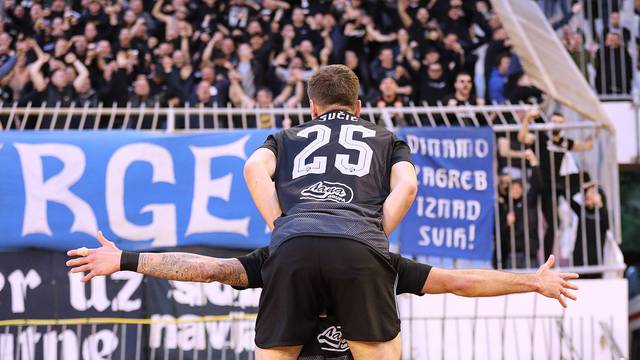 Split: Dinamo vodi, Kulenović je zabio za  za 1-0!