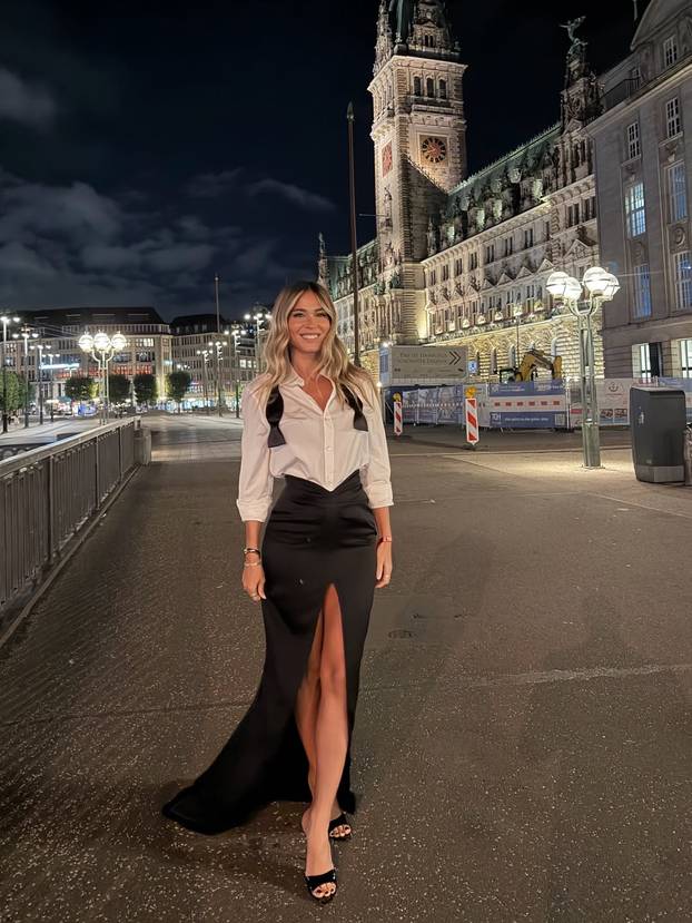 FOTO Opet provocira! Diletta u prozirnoj haljini otkrila adute