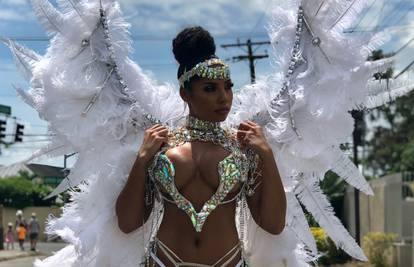 Seksi karneval: Boltova cura je jedva prekrila strateška mjesta