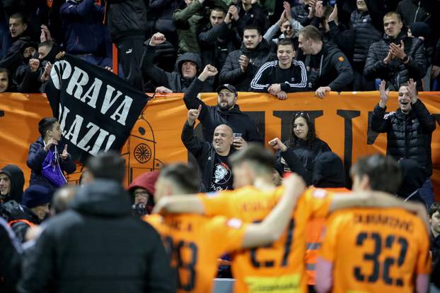 Šibenik razbio Osijek i stigao Gorici na bod zaostatka, igrači proslavili s navijačima