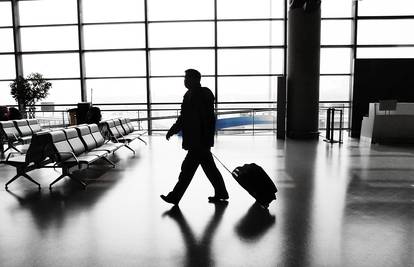 Deset stvari koje ljudi rade u zračnoj luci, a druge živciraju