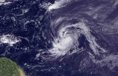 Tropska oluja Katia prerasla je tijekom noći u slabiji uragan 