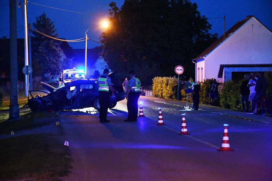 Trenkovo: Pri slijetanju s kolnika i udara u rasvjetni stup poginuo vozač