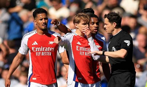 VIDEO Arsenal se oprašta od titule, teško kiksao u Liverpoolu