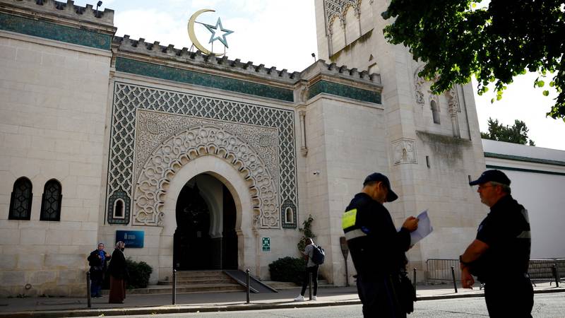 Svinjske glave postavili ispred džamija u Parizu i okolici: 'Bile su na cestama, ovo je gnjusno'