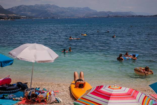 Kaštel Stafilić: Gužva na plaži Gabine