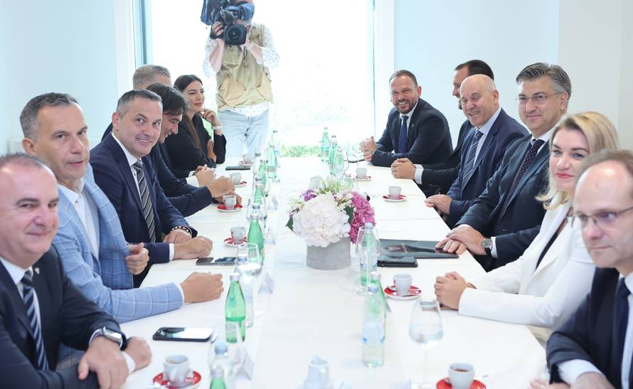 U Velikoj Gorici potpisan sporazum između Vlade i HNS-a o darovanju zemljišta 