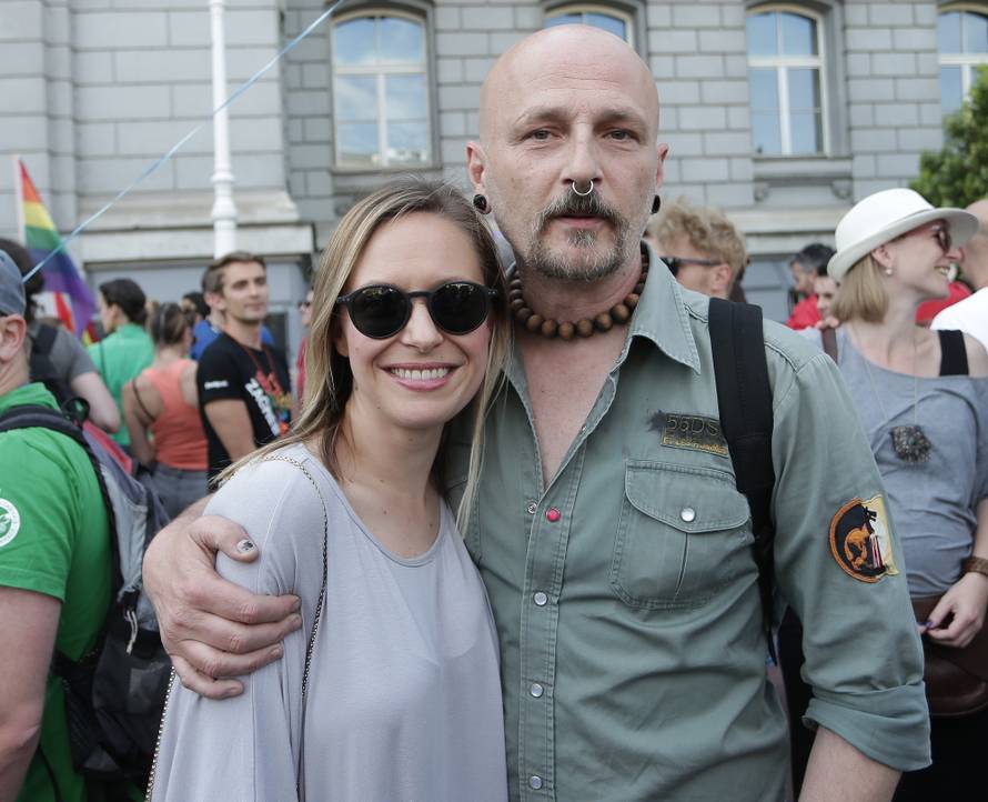 Slavlje u obitelji: Pjevač Damir Urban dobio je treće dijete...