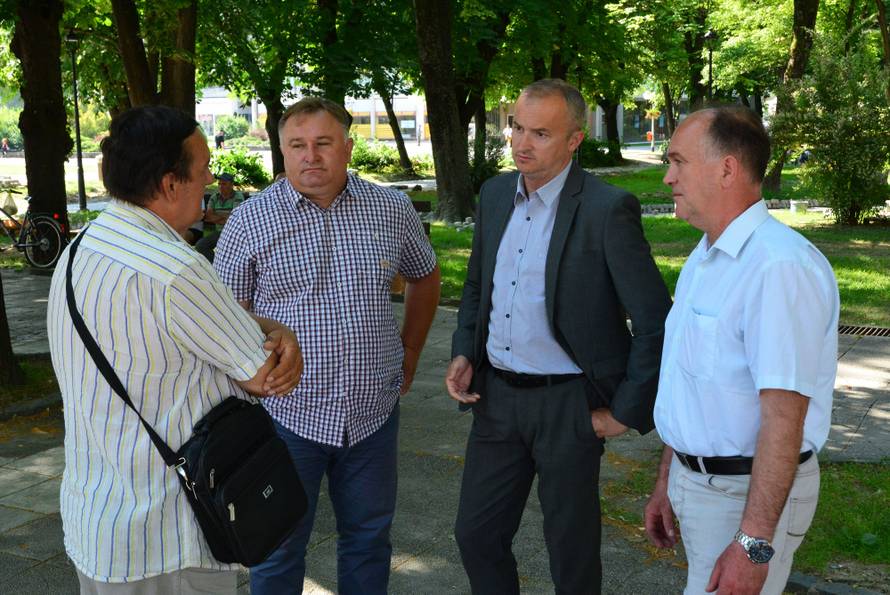 Vodu moraju kupovati: Plaćaju račune, a iz slavine curi mulj