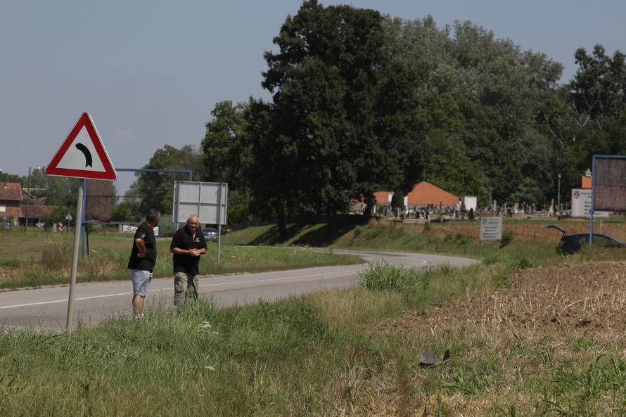 U prometnoj nesreći u Starim Mikanovcima poginula četiri mladića
