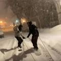 VIDEO Srbi su skijali ulicama Chicaga, zaustavila ih policija: 'Dobro, dečki, jeste normalni?'