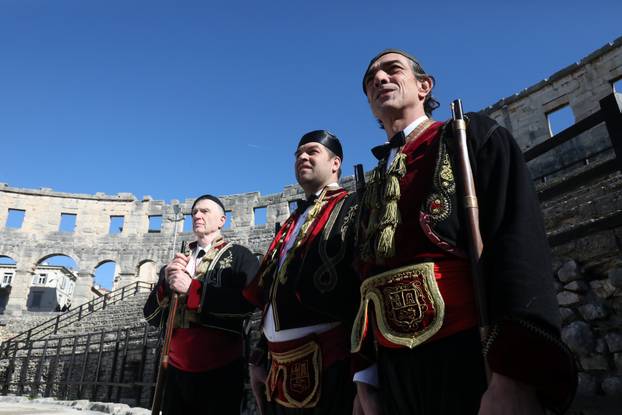 Pula: Mimohod Bokeljske mornarice u Puli