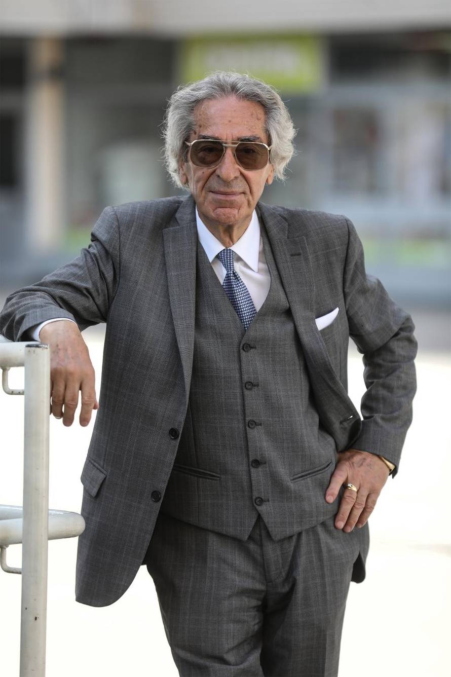 'Ženama uvijek treba kupovati poklone, to one najviše vole...'