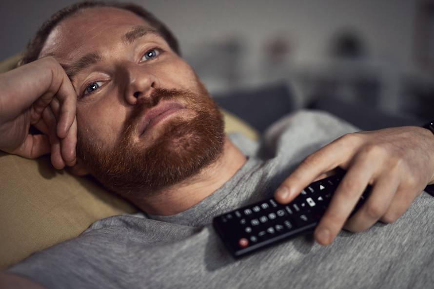 Evo što stalno sjedenje ispred TV-a radi vašem tijelu i mozgu