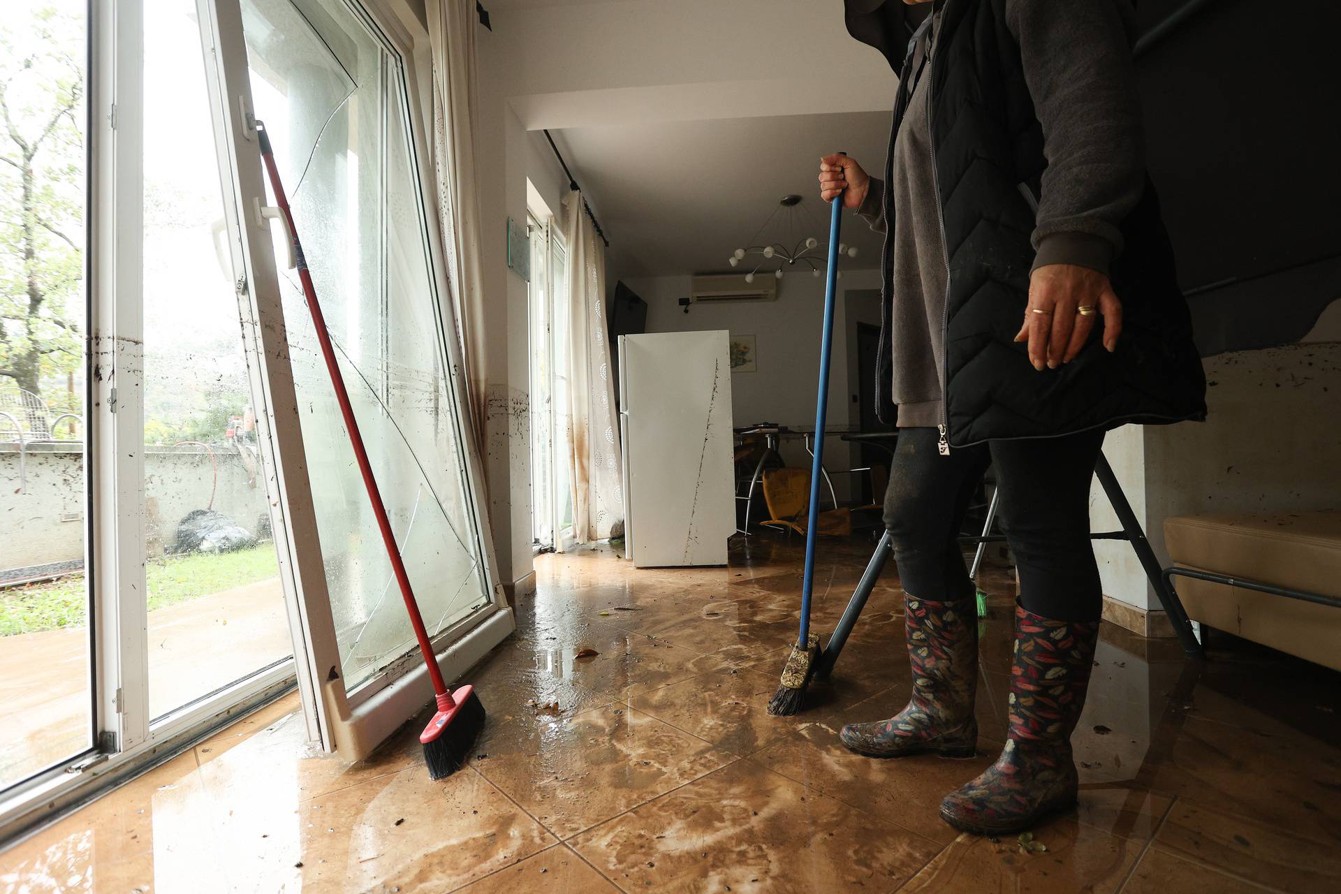 Potop u Novom Vinodolskom, građani čiste posljedice poplave 