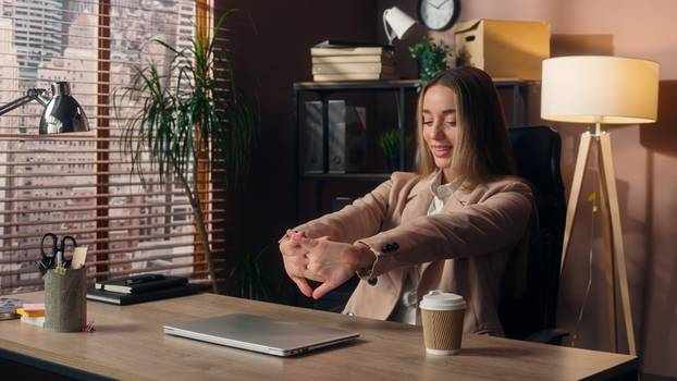 Happy,Positive,Motivated,Caucasian,Business,Woman,Female,Girl,Businesswoman,Worker