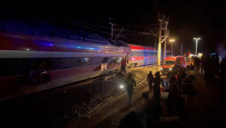 Two high-speed trains derail in Spain