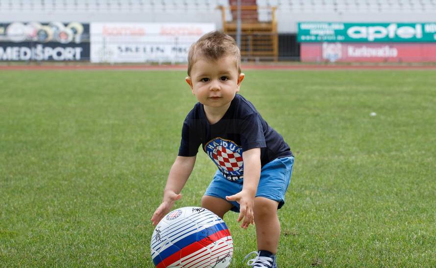 Hajduk ugostio dječaka čija je slika skupila milijun 'lajkova'