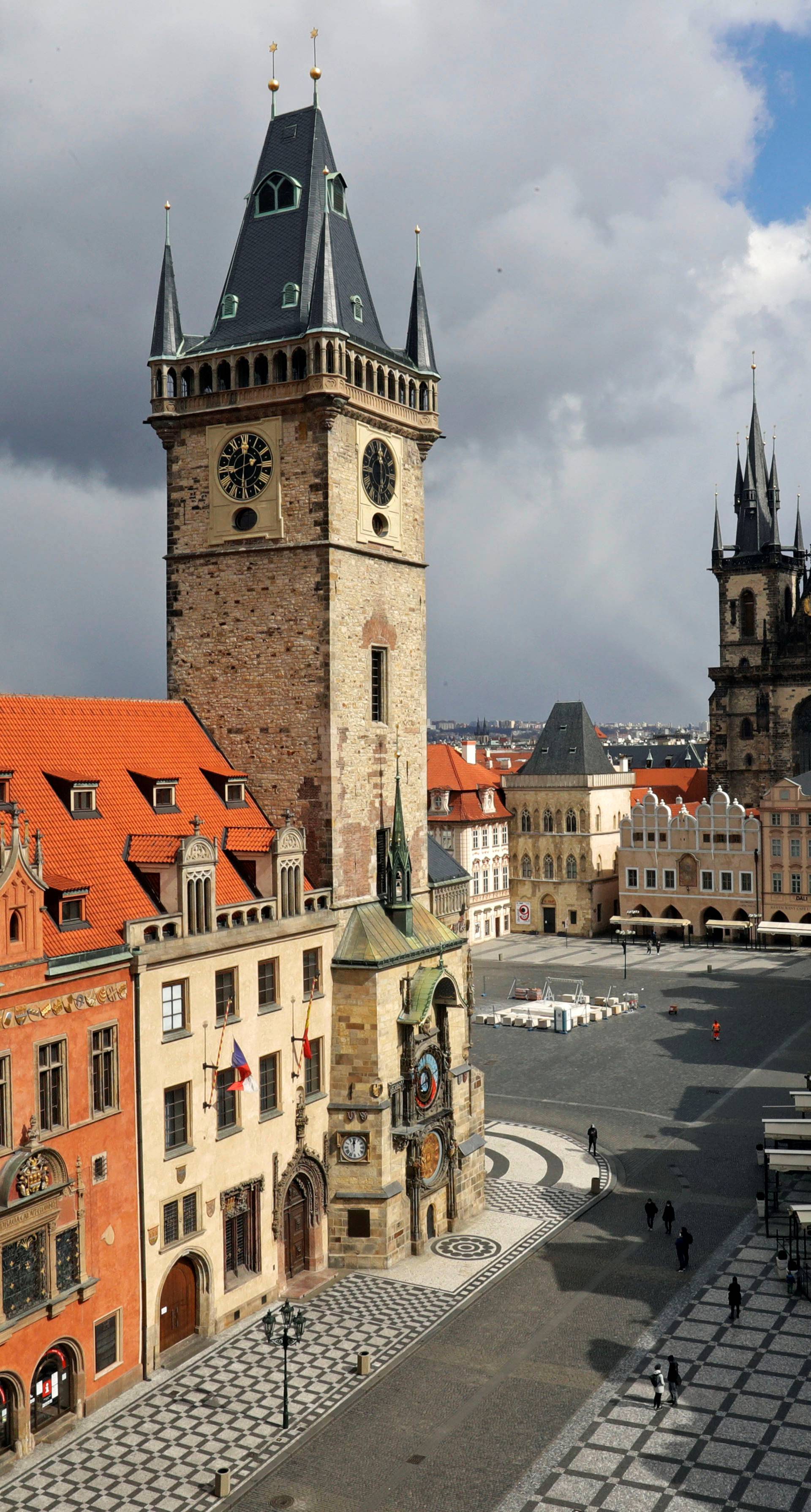 Policajci čuvaju gradonačelnika Praga, bio na meti atentatora?