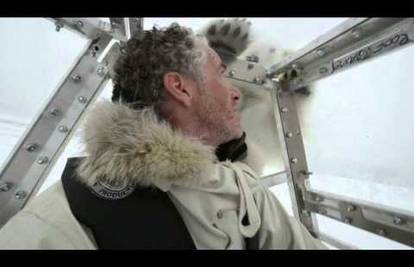 Filmaš 45 minuta gledao medu kako ga želi pojesti za ručak