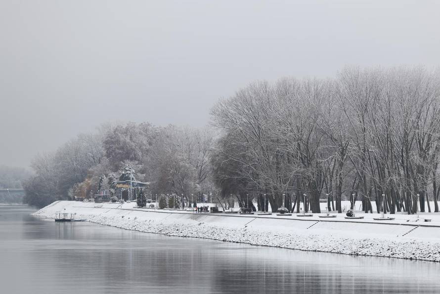Snježni pokrivač je zabijelio je Osijek