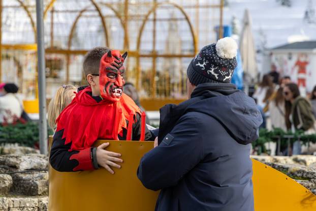 Pula: Sveti Nikola stigao je u  Arenu