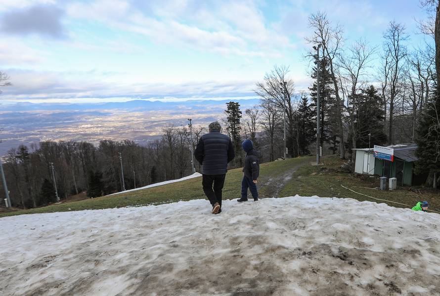 U prvim danima sije?nja zagreba?ko Sljeme bez hladne zime i pravog snijega