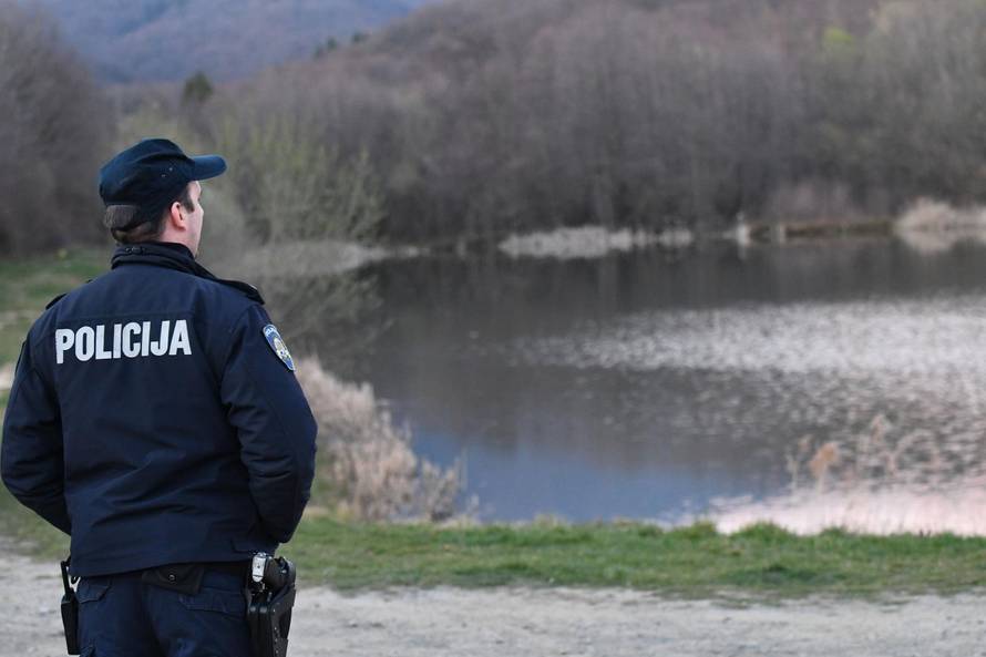 U jezeru kod Kaptola utopioo se dječak, ronioci i HGSS tragaju za tijelom
