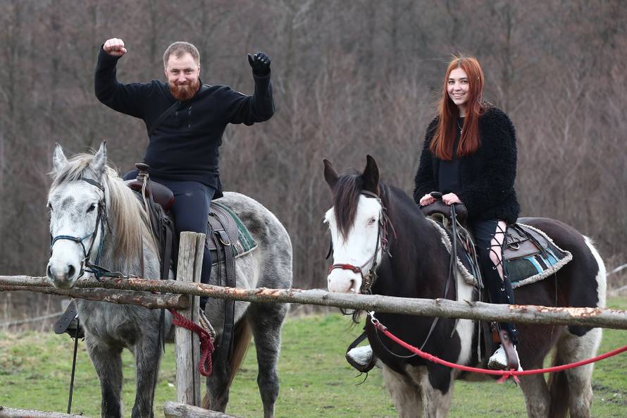 Laviv: Ukrajinski ratni vojni invalidi rehabilitiraju se uz jahanje konja