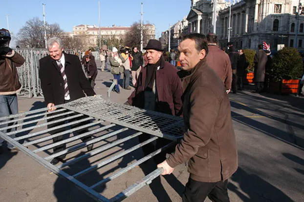 ORBANOVA KARIJERA  Bio je liberal pa konzervativac, a ima i muzej sa rijetkim fotografijama