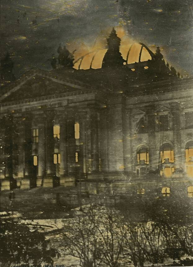 Blick auf das brennende Reichstagsgeb.