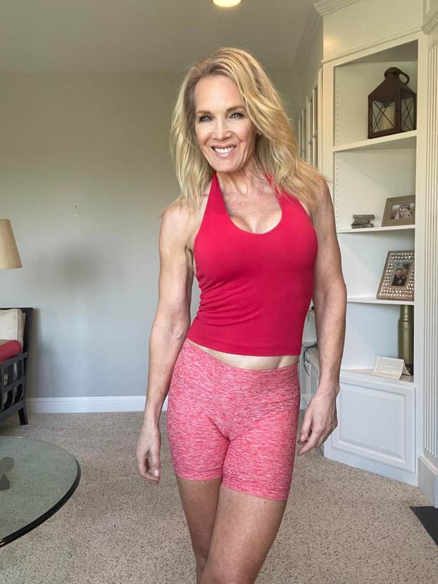 FOTO Baka (67) kaže da ljudi misle da je u dvadesetima, a sve zahvaljujući - ovome!