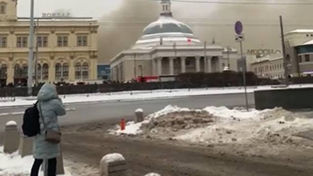 Velik požar u središtu Moskve, u blizini tri željezničke postaje