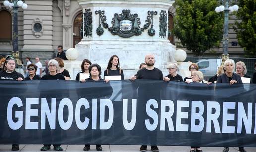 One se ne boje Šešelja i takvih nakaza: Žene u crnom stajale u Beogradu u sjećanju na genocid