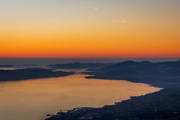 Bajkoviti zalazak sunca iznad Kozjaka