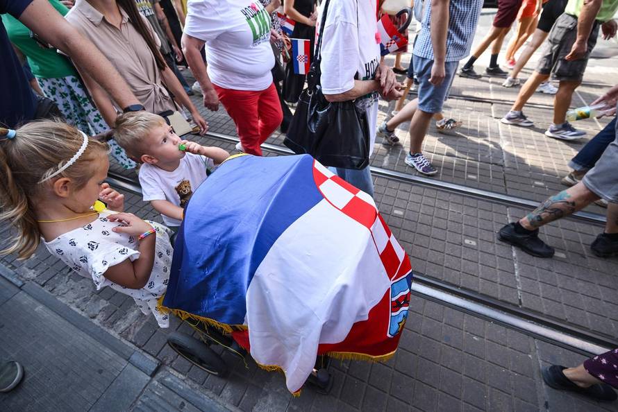 Glavni trg u Zagrebu prepun prosvjednika zbog opasnog otpada u Lici