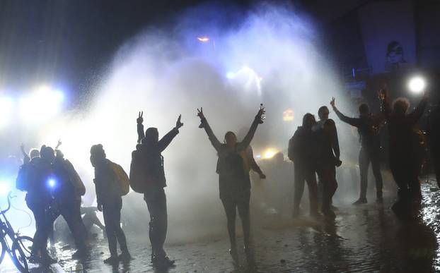 Police uses water cannons against G20-protesters in Hamburg