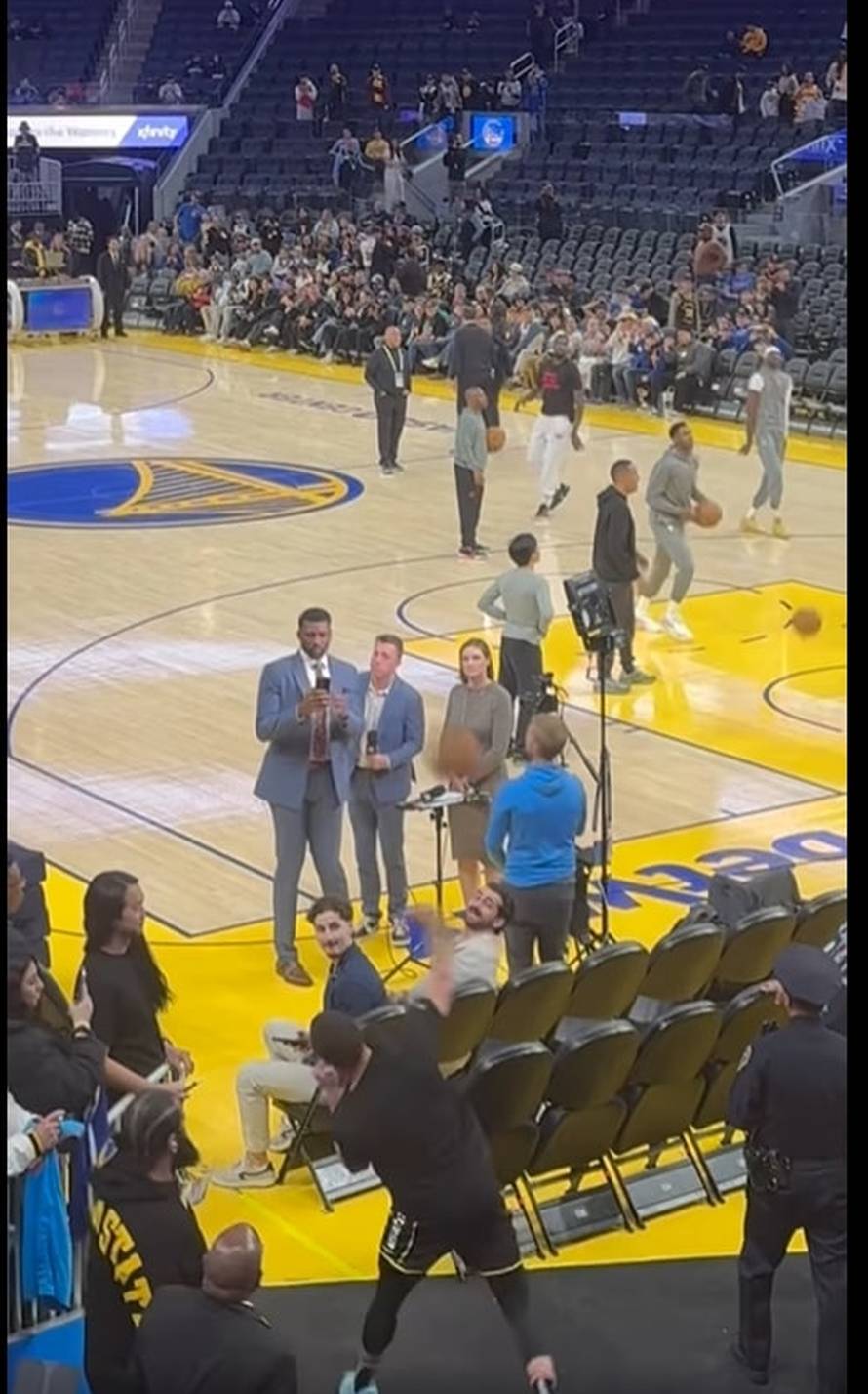 VIDEO Stephen Curry zabio koš s nevjerojatne udaljenosti! Pogledajte ovu majstoriju