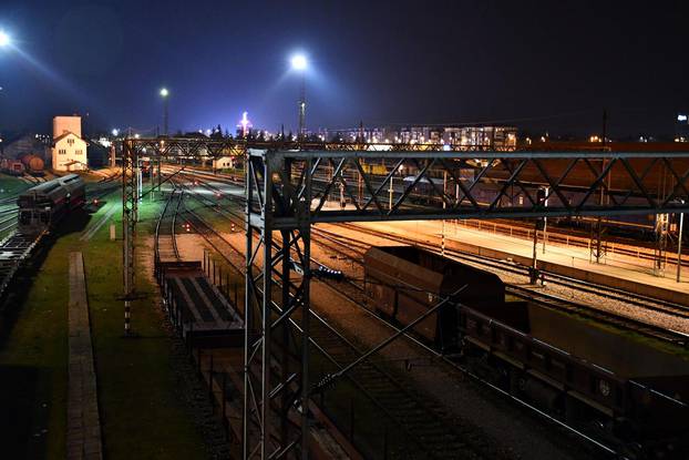 Slavonski Brod:  Na željezničkom kolodvoru od strujnog udara stradao maloljetnik 