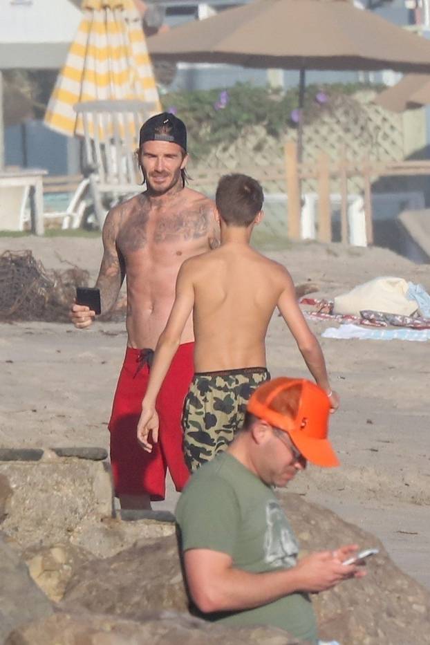 *PREMIUM-EXCLUSIVE* David Beckham hits beach with his kids in Malibu