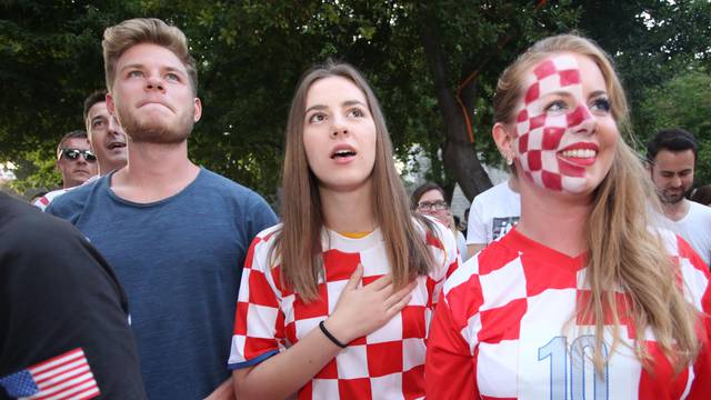 Lijepe navijačice su bodrile naše Vatrene diljem Hrvatske