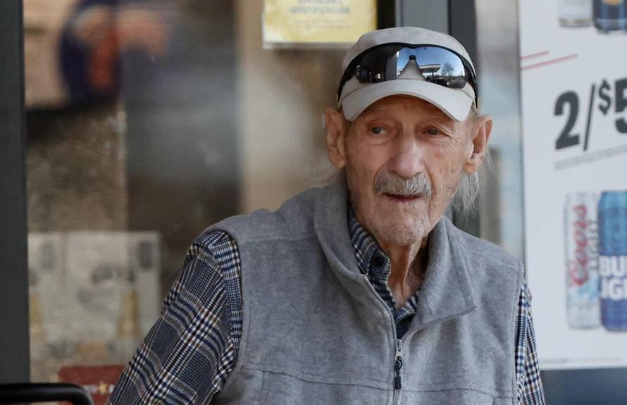 EXCLUSIVE: PREMIUM EXCLUSIVE RATES APPLY: Gene Hackman And Wife Betsy Arakawa Seen Out On A Super Rare Outing On And Early Dinner Date - 28 Mar 2024