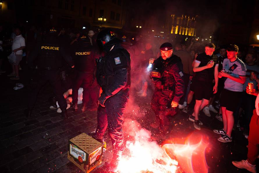 Huliganski neredi u Pragu nakon finala UEFA Konferencijske lige