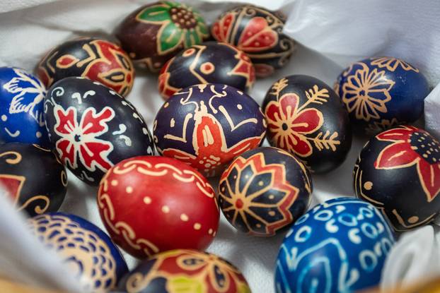 Đakovo: Radionica ukrašavanja uskrsnih jaja voskom u kući Reichsman