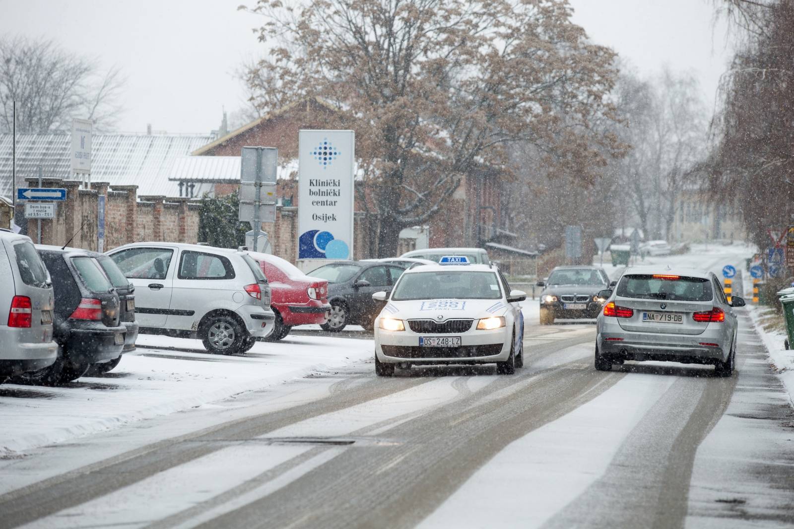 U jutarnjim satima u Osijeku je počeo padati gusti snijeg