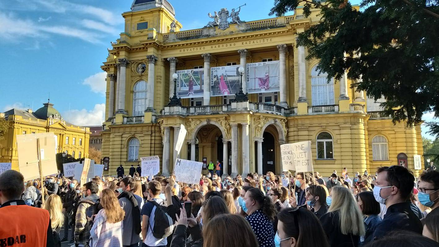 Studenti prosvjedovali protiv školarina: 'Prodajem stan u Zagrebu za semestar na Pravu'