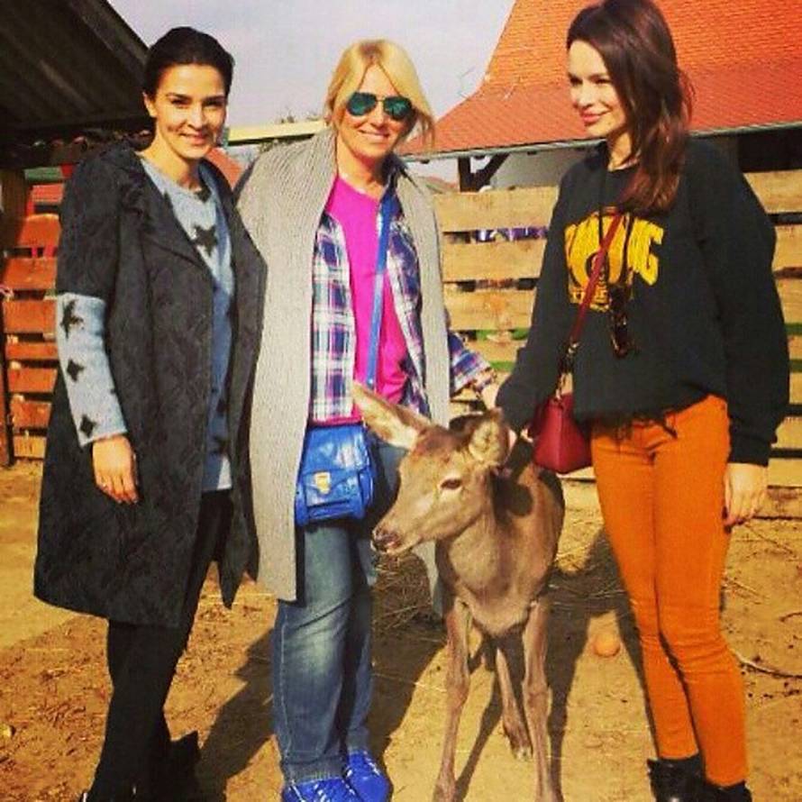 Tata pjevačima plaća nastupe,  kći je s njima slavila blagdane