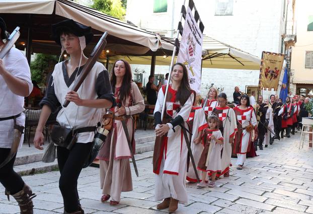 Šibenik: Nakon mimohoda otvoren je 16. Sajam u srednjovjekovnom Šibeniku