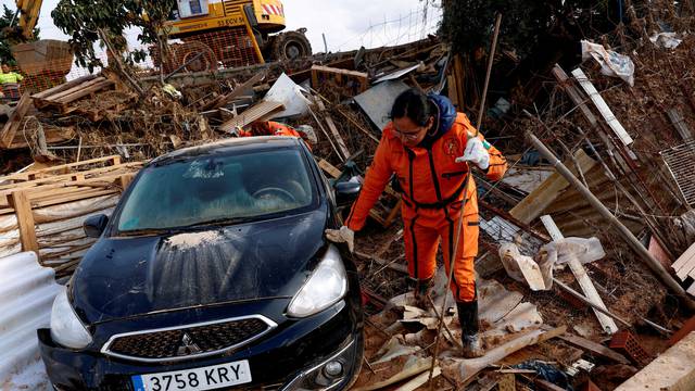 Mexico's ‘Topos Azteca’ rescue team search for missing people after Valencia floods