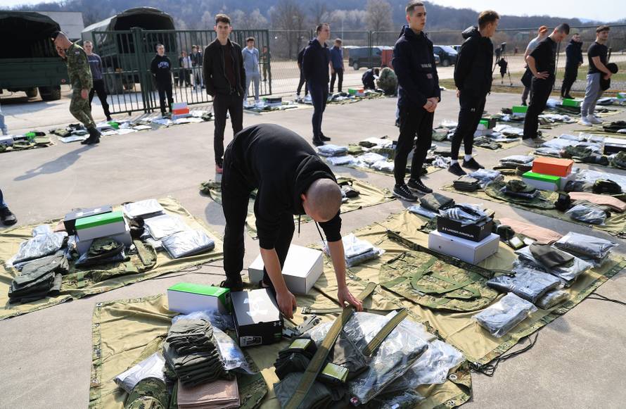 Ministar Anušić i general Kundid na prvom danu TVO-a na Slunju